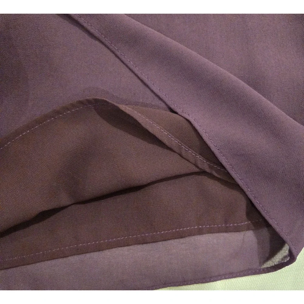 Olivaceous ruffle neck